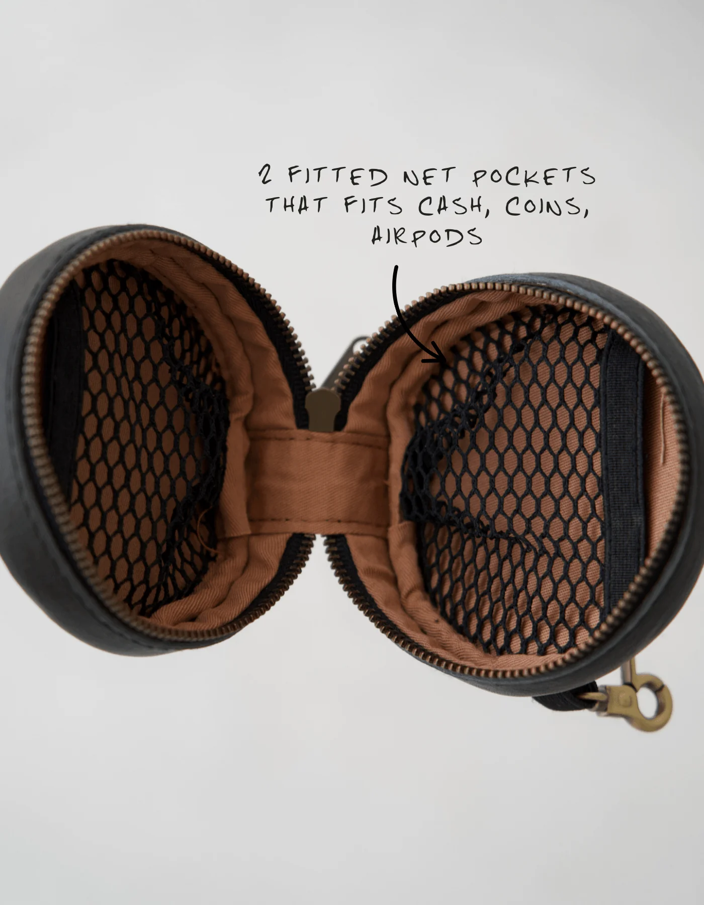 Woven Rover Circle Pouch - Black - Image 5